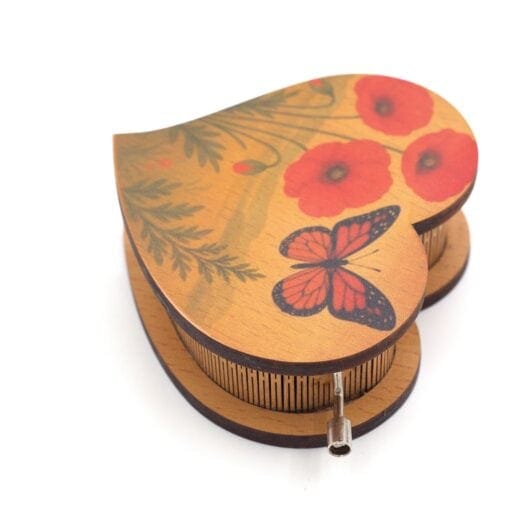 Trofee Si Cadouri Personalizate 24 Cutie Muzicala Lemn – Inima